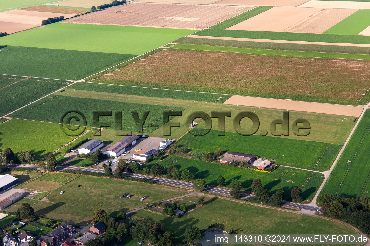 Vue aérienne de Ultralight Airfield Kückhoven GmbH à le quartier Kückhoven in Erkelenz dans le département Rhénanie du Nord-Westphalie, Allemagne