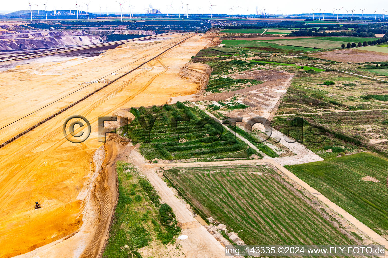 Vue aérienne de Bordure de démolition de la mine de lignite à ciel ouvert de Garzweiler à le quartier Immerath in Erkelenz dans le département Rhénanie du Nord-Westphalie, Allemagne
