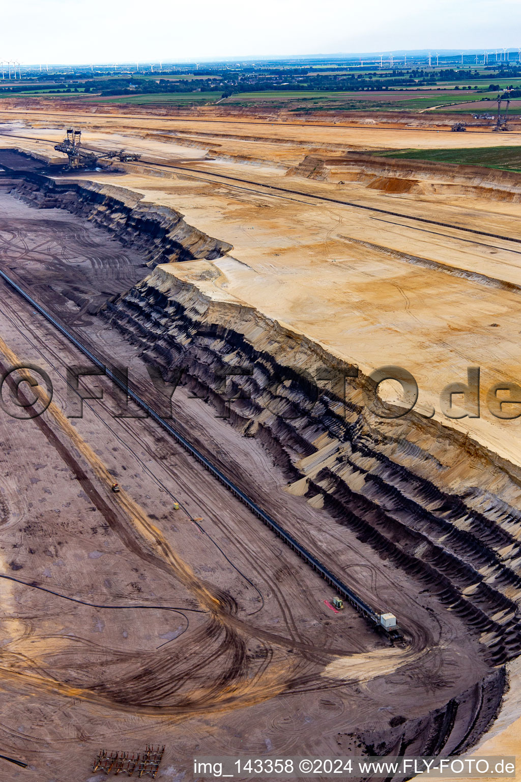 Photographie aérienne de Vue de la mine de lignite à ciel ouvert de Garzweiler depuis le nord à le quartier Borschemich in Erkelenz dans le département Rhénanie du Nord-Westphalie, Allemagne