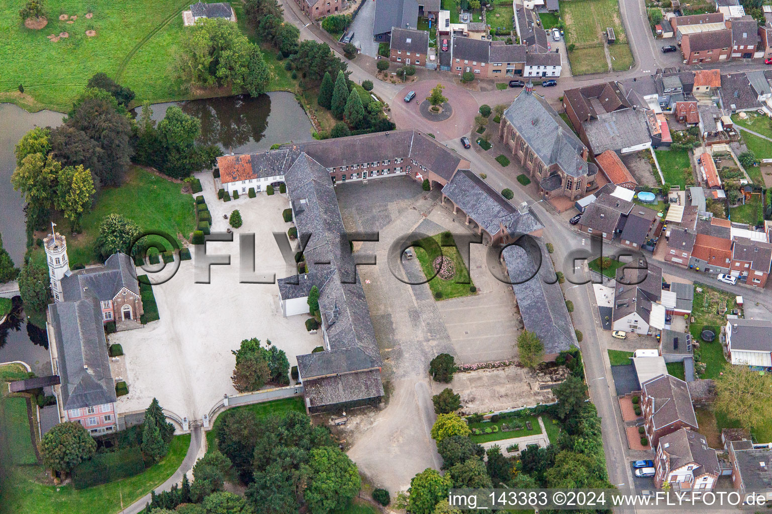 Vue aérienne de Château Rurich à le quartier Rurich in Hückelhoven dans le département Rhénanie du Nord-Westphalie, Allemagne