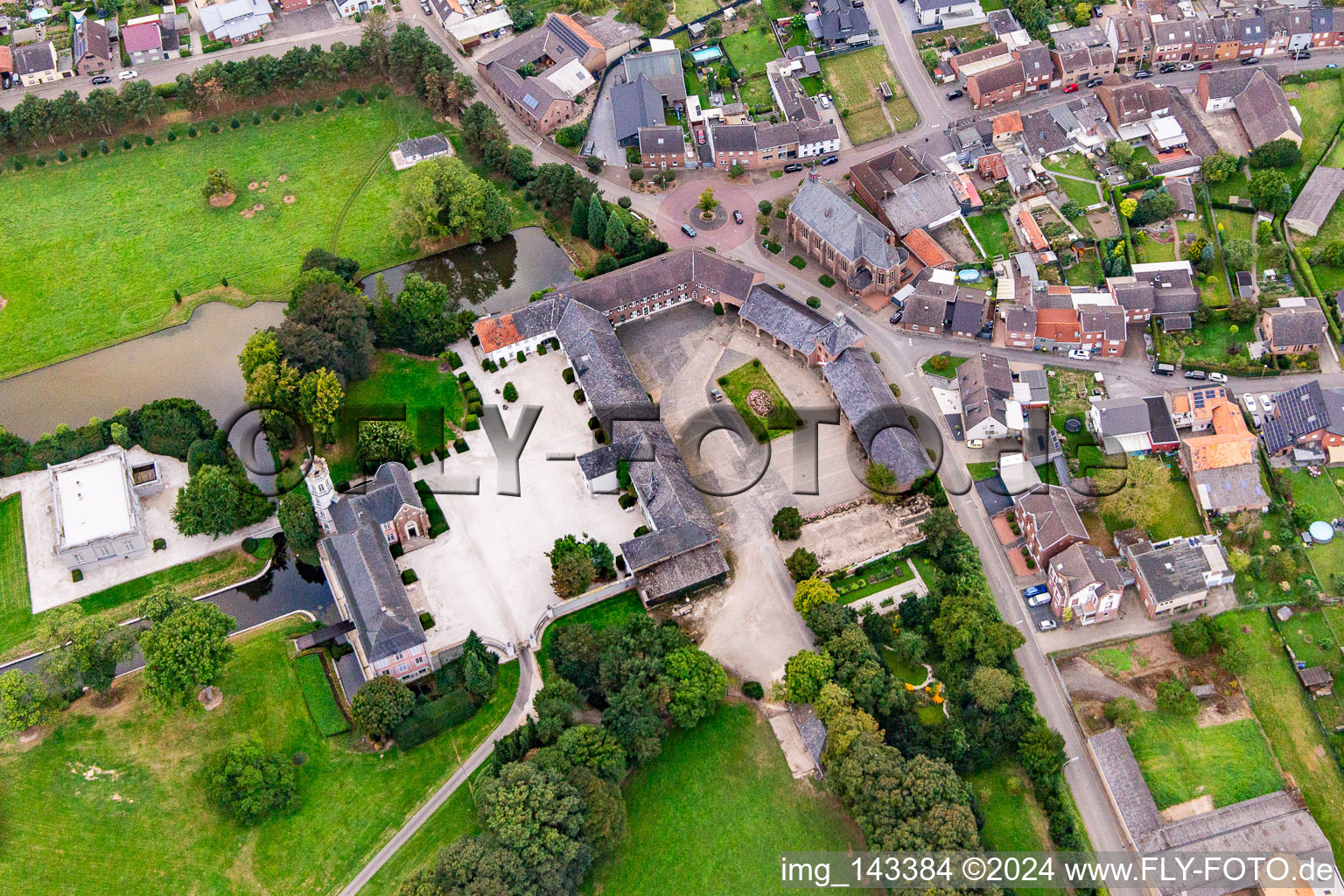 Vue aérienne de Château Rurich à le quartier Rurich in Hückelhoven dans le département Rhénanie du Nord-Westphalie, Allemagne