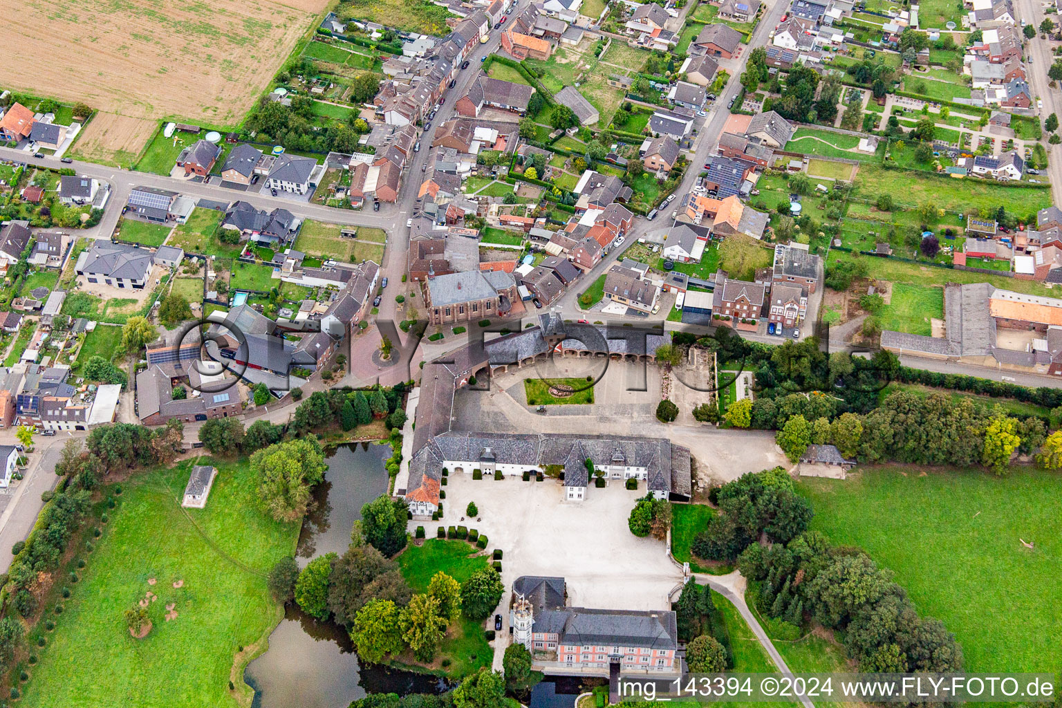 Vue oblique de Château Rurich à le quartier Rurich in Hückelhoven dans le département Rhénanie du Nord-Westphalie, Allemagne