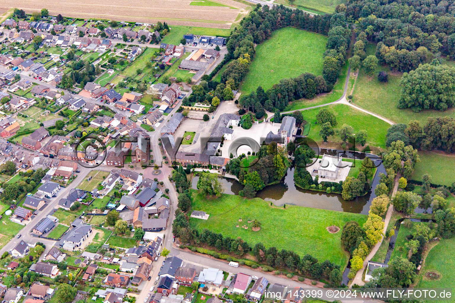 Château Rurich à le quartier Rurich in Hückelhoven dans le département Rhénanie du Nord-Westphalie, Allemagne vue d'en haut