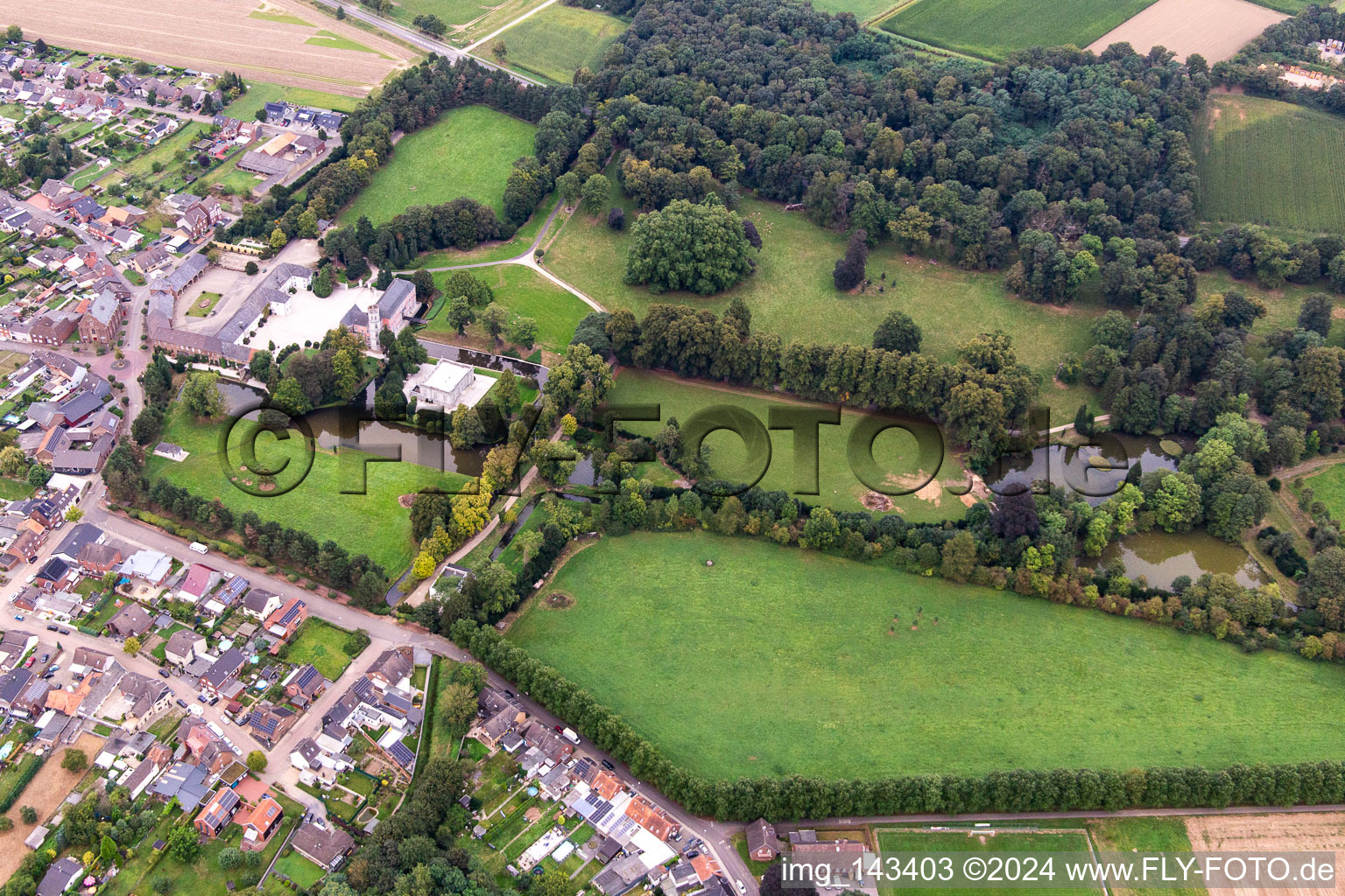 Château Rurich à le quartier Rurich in Hückelhoven dans le département Rhénanie du Nord-Westphalie, Allemagne depuis l'avion