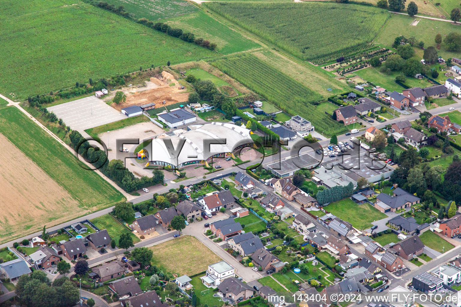 Vue aérienne de Aire de jeux intérieure Fridolino à le quartier Brachelen in Hückelhoven dans le département Rhénanie du Nord-Westphalie, Allemagne