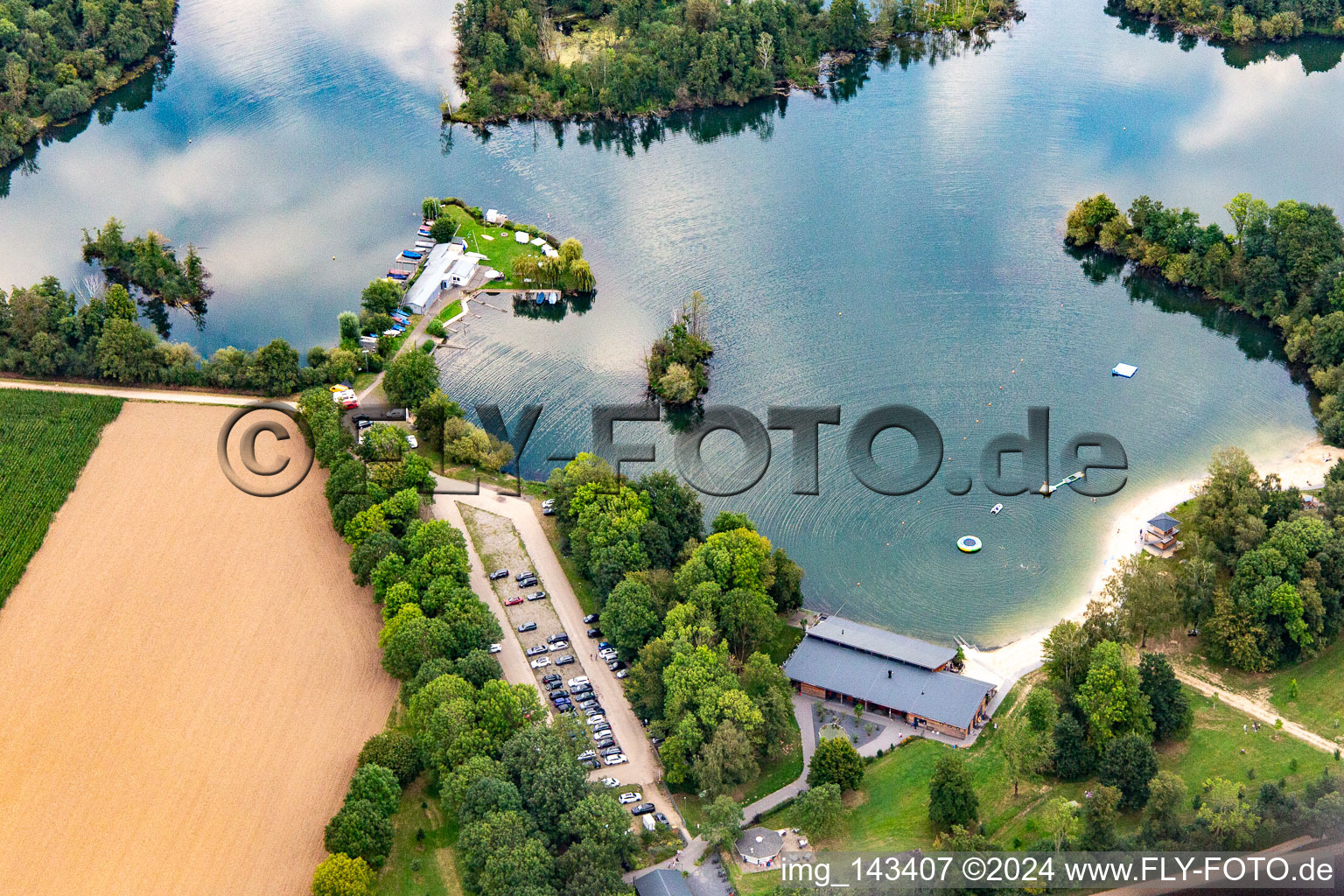 Vue aérienne de BBC Brachelen Boat Club et Aloha Beach House au lac Kapbusch à le quartier Brachelen in Hückelhoven dans le département Rhénanie du Nord-Westphalie, Allemagne