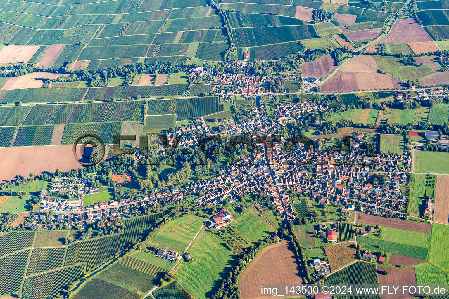 Vue aérienne de Villages du Klingbachtal à le quartier Ingenheim in Billigheim-Ingenheim dans le département Rhénanie-Palatinat, Allemagne