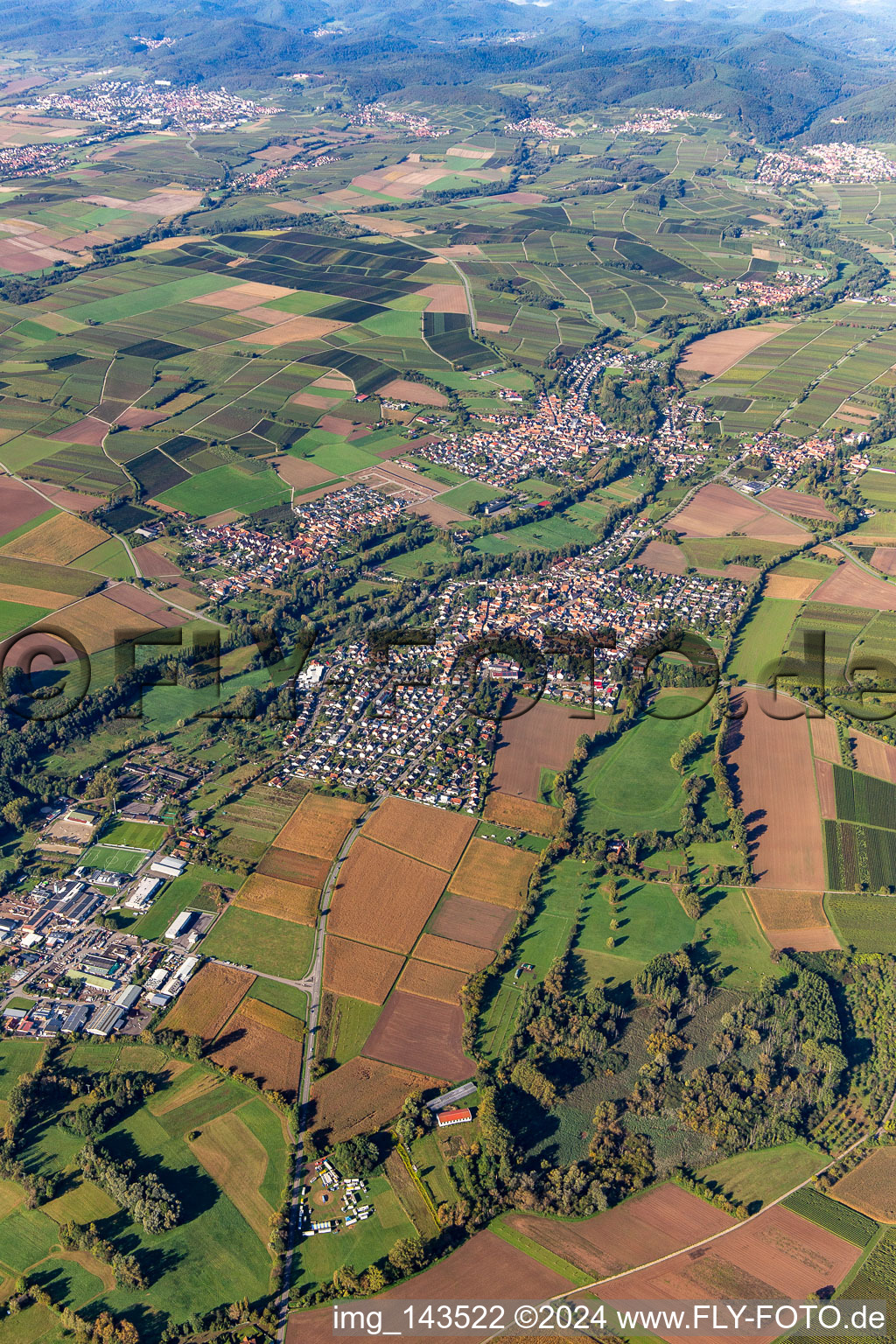 Vue aérienne de Villages du Klingbachtal à le quartier Billigheim in Billigheim-Ingenheim dans le département Rhénanie-Palatinat, Allemagne