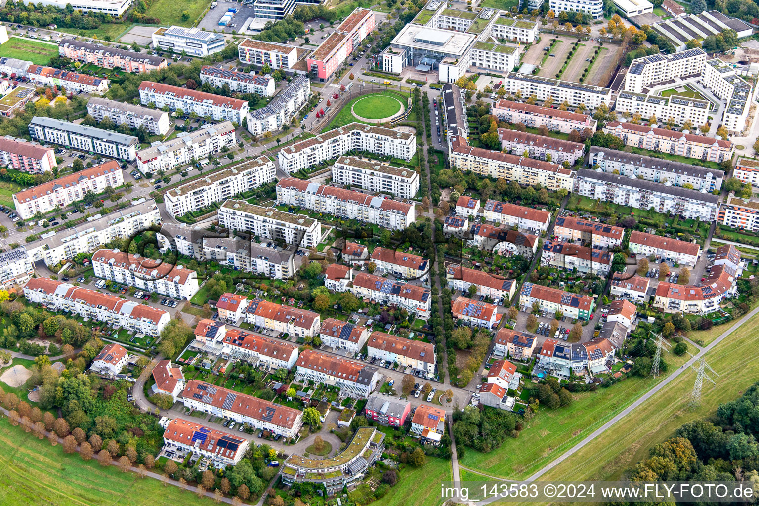 Vue aérienne de Chemin de la chapelle à le quartier Oberreut in Karlsruhe dans le département Bade-Wurtemberg, Allemagne