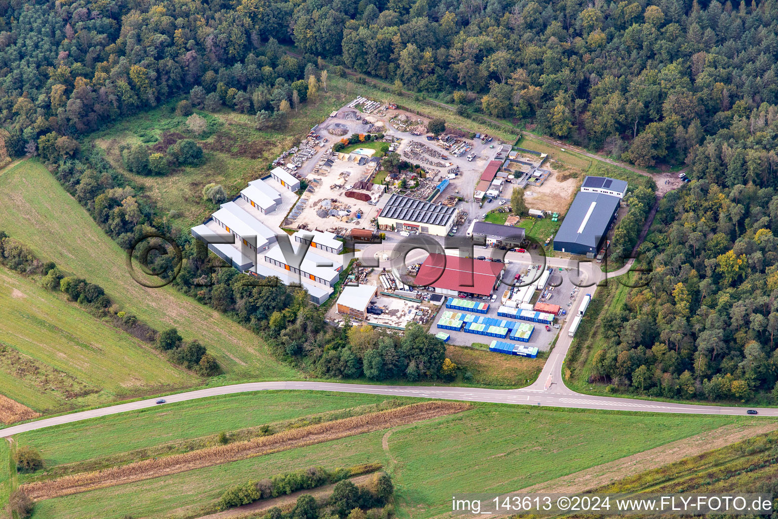 Vue aérienne de Conteneurs de stockage de Storage24 et Palatinum Landscape and Garden Design à Hagenbach dans le département Rhénanie-Palatinat, Allemagne