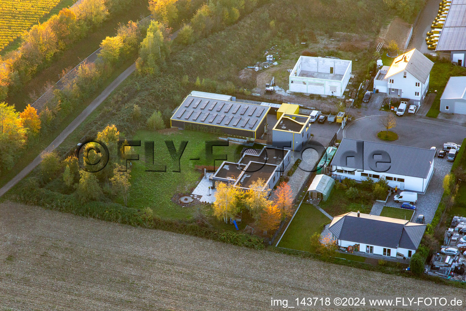 Vue aérienne de AGILEXS Agil Express Service GmbH et AgilBox Selfstorage à Bad Bergzabern dans le département Rhénanie-Palatinat, Allemagne