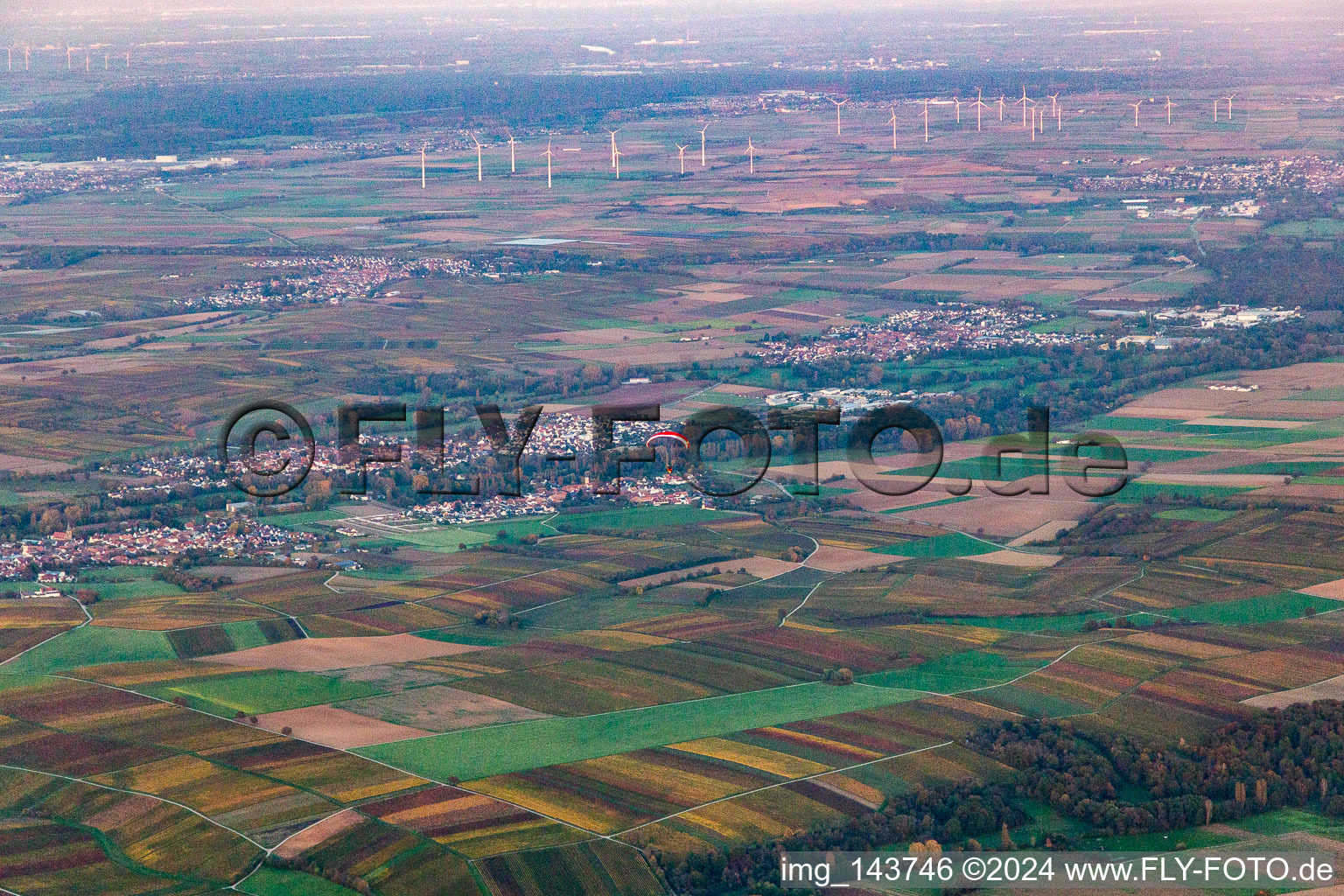 Vue aérienne de Villages du Klingbachtal à le quartier Ingenheim in Billigheim-Ingenheim dans le département Rhénanie-Palatinat, Allemagne