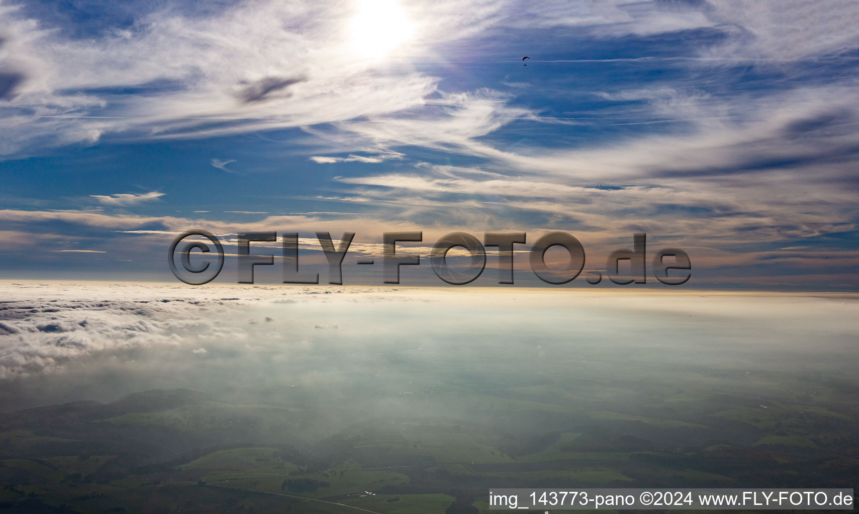 Vue aérienne de Nuages sur les Vosges du Nord à Roppeviller dans le département Moselle, France
