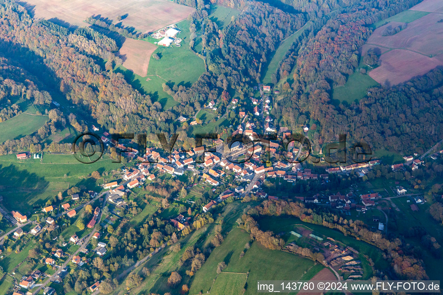 Vue aérienne de Walschbronn dans le département Moselle, France