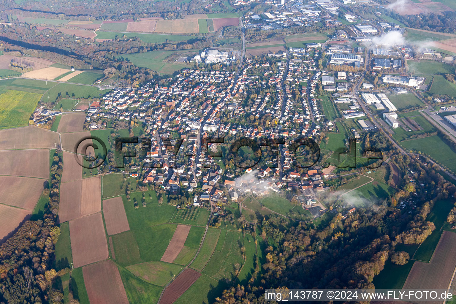 Vue aérienne de Ville vue de l'ouest à le quartier Winzeln in Pirmasens dans le département Rhénanie-Palatinat, Allemagne