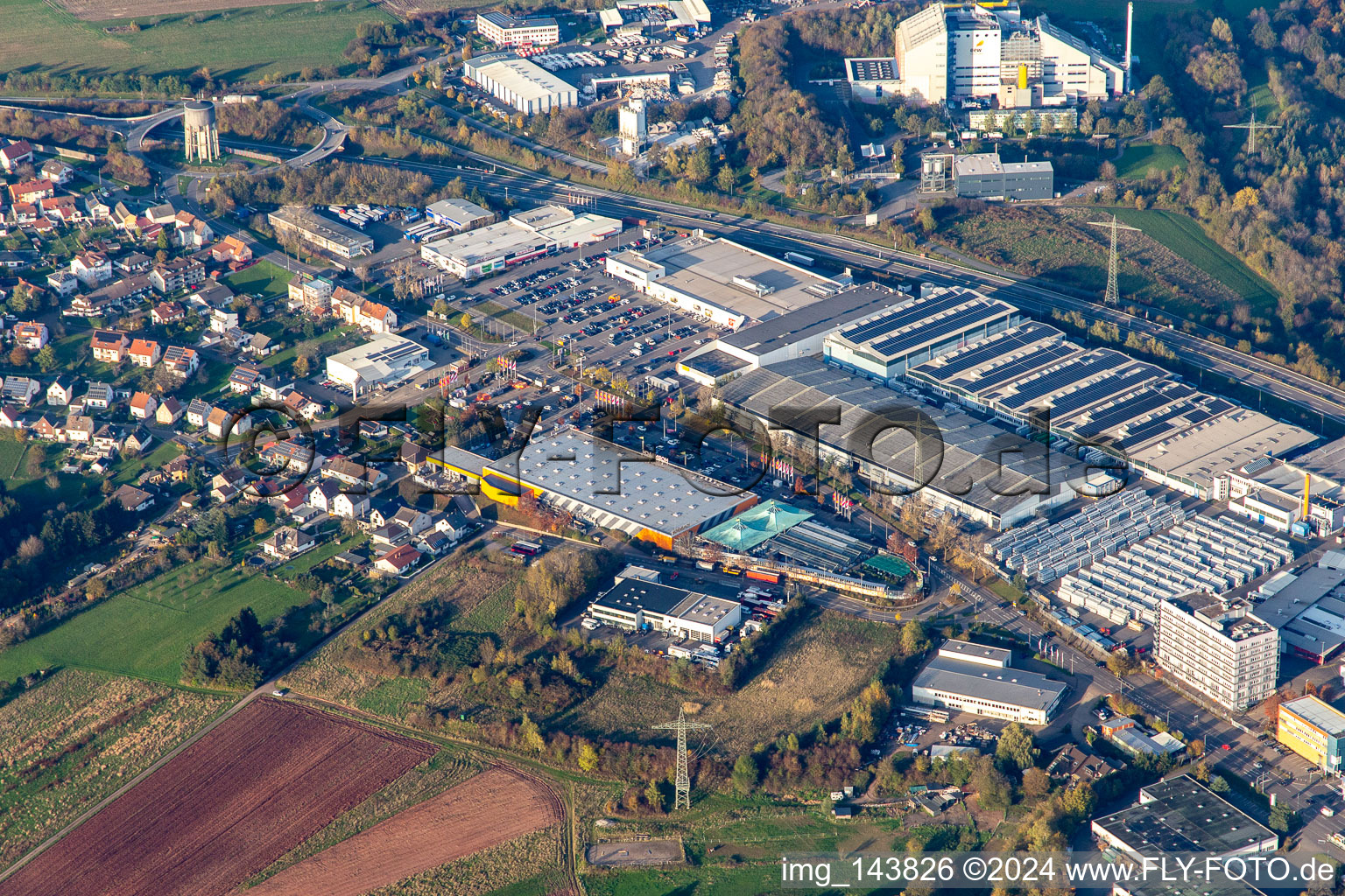 Vue aérienne de HORNBACH Pirmasens et Kaufland Pirmasens-Fehrbach à le quartier Fehrbach in Pirmasens dans le département Rhénanie-Palatinat, Allemagne