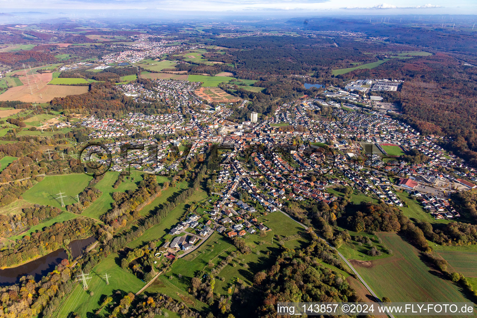 Photographie aérienne de Ville vue de l'ouest à le quartier Eichelscheiderhof in Waldmohr dans le département Rhénanie-Palatinat, Allemagne