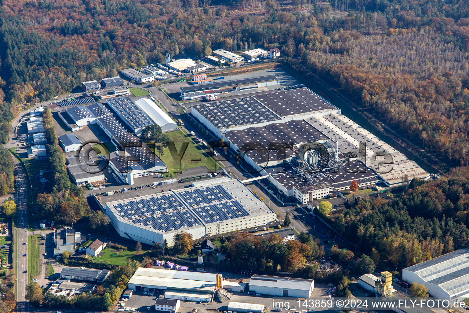 Vue aérienne de Zone industrielle Est avec Wasem Logistik GmbH, HKL Center Homburg et Drum GmbH & Co. KG à le quartier Eichelscheiderhof in Waldmohr dans le département Rhénanie-Palatinat, Allemagne