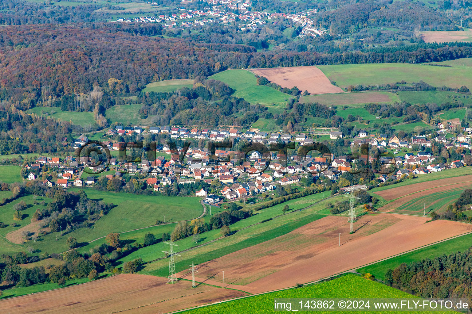 Vue aérienne de Hameau du sud à le quartier Schmittweiler in Schönenberg-Kübelberg dans le département Rhénanie-Palatinat, Allemagne