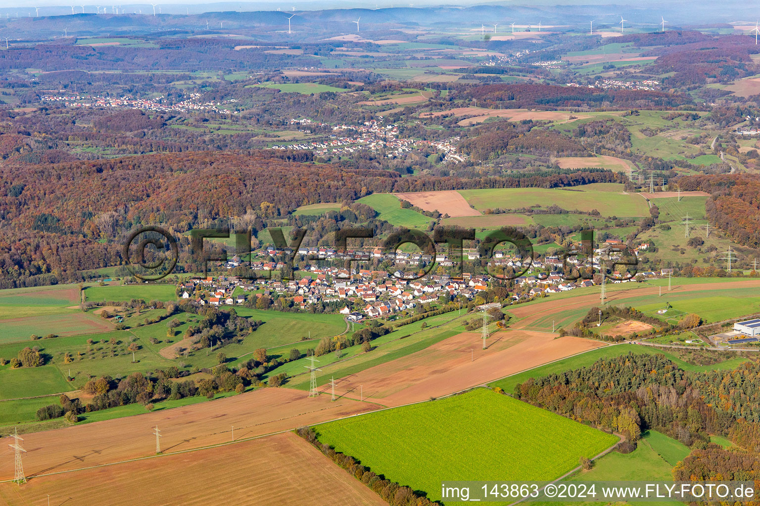 Vue aérienne de Hameau du sud à le quartier Schmittweiler in Schönenberg-Kübelberg dans le département Rhénanie-Palatinat, Allemagne