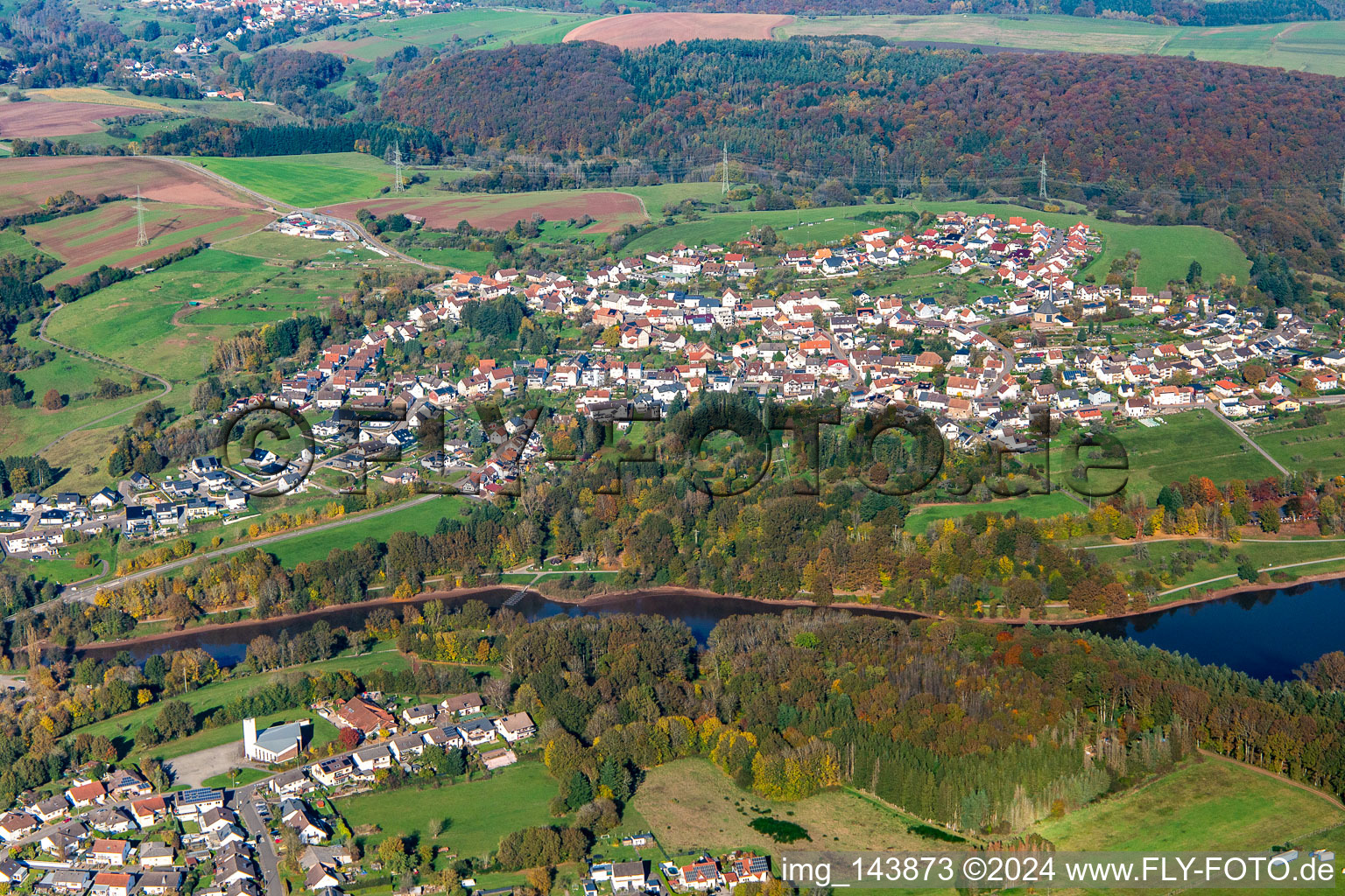 Vue aérienne de Réservoir d'Ohmbach à le quartier Sand in Schönenberg-Kübelberg dans le département Rhénanie-Palatinat, Allemagne