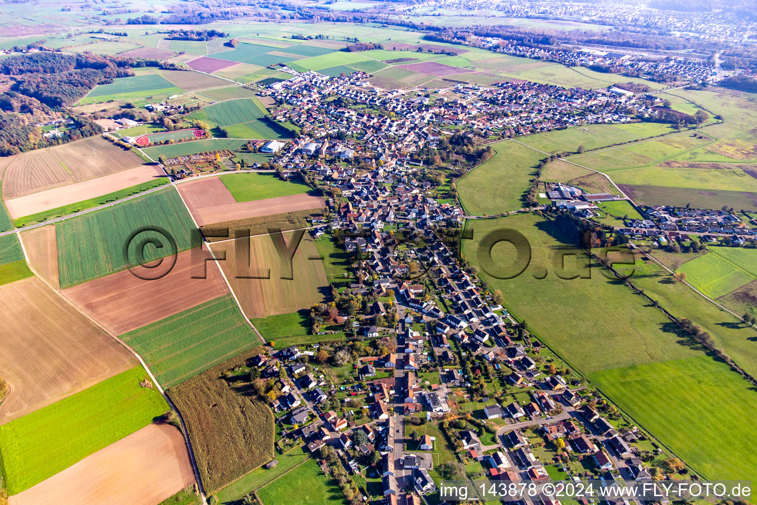 Vue aérienne de Ville vue de l'ouest à le quartier Miesau in Bruchmühlbach-Miesau dans le département Rhénanie-Palatinat, Allemagne