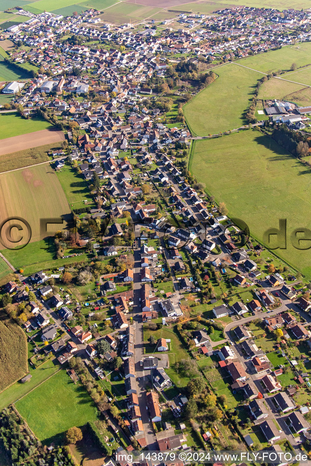 Vue aérienne de Ville vue de l'ouest à le quartier Miesau in Bruchmühlbach-Miesau dans le département Rhénanie-Palatinat, Allemagne