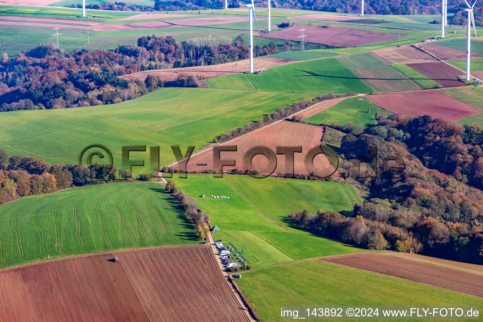 Vue aérienne de Aérodrome modèle MFG Erbach sous le parc éolien Sickinger Höhe à Bechhofen dans le département Rhénanie-Palatinat, Allemagne