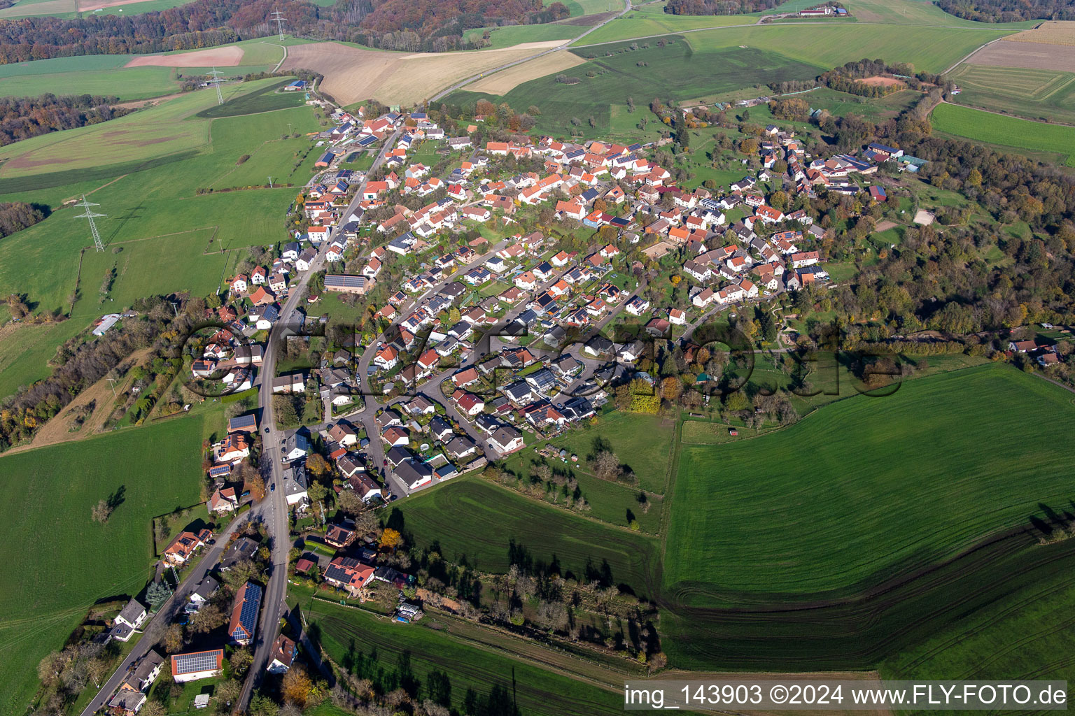 Vue aérienne de Village du sud-ouest à Käshofen dans le département Rhénanie-Palatinat, Allemagne