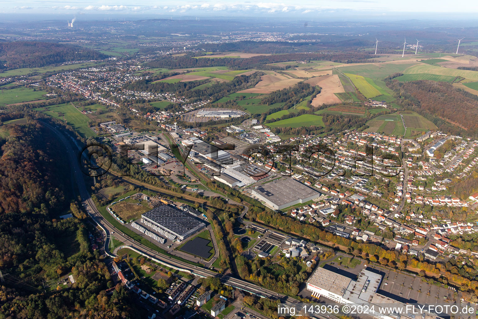 Vue aérienne de Usine John Deere Zweibrücken du sud-est à le quartier Ernstweiler in Zweibrücken dans le département Rhénanie-Palatinat, Allemagne