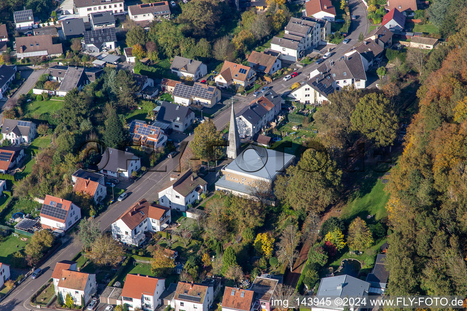 Vue aérienne de Église de la Marienstraße dans le quartier Schwarzenacker à le quartier Einöd in Homburg dans le département Sarre, Allemagne