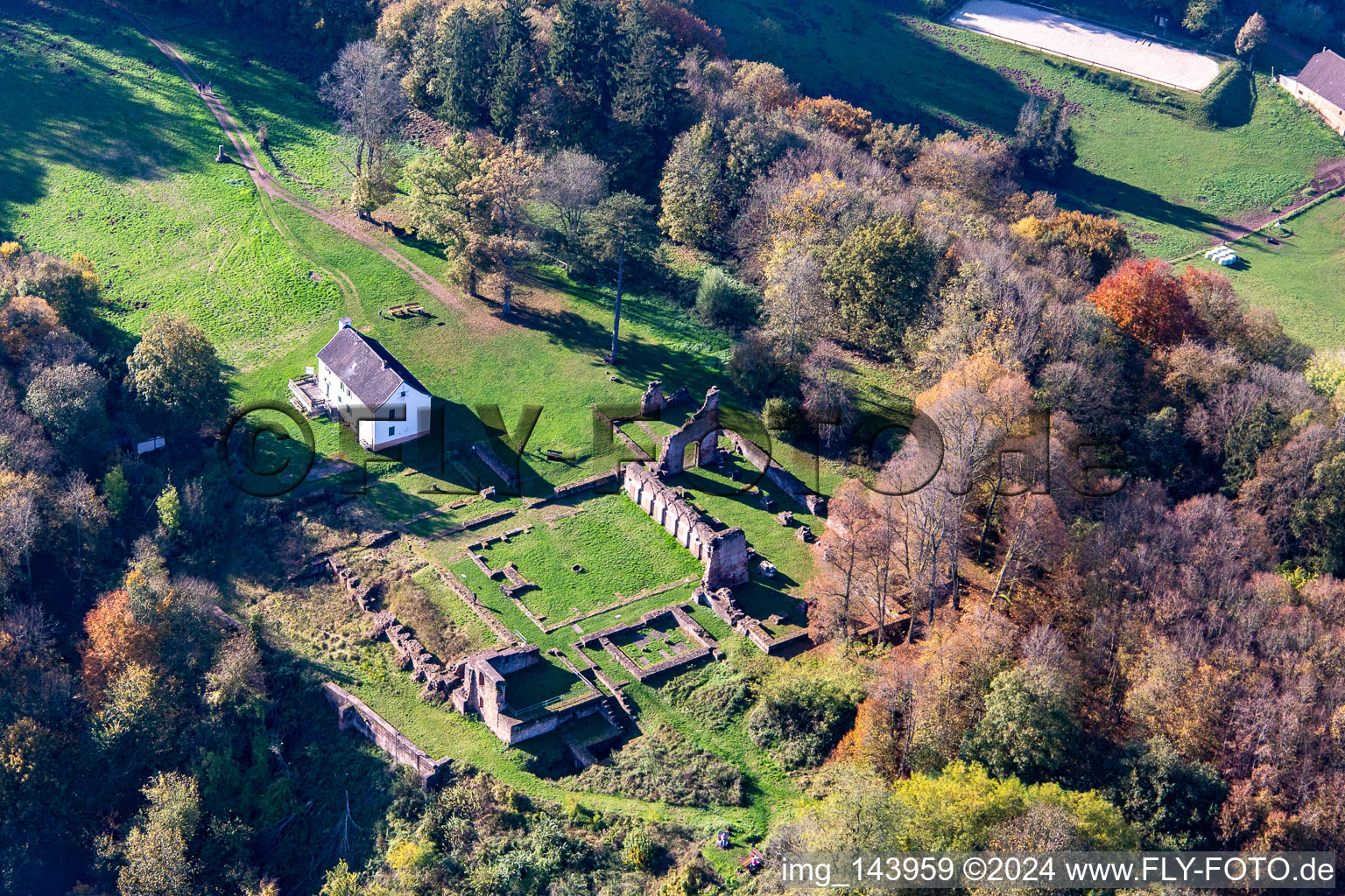 Vue aérienne de Ruines du monastère Wörschweiler à le quartier Wörschweiler in Homburg dans le département Sarre, Allemagne