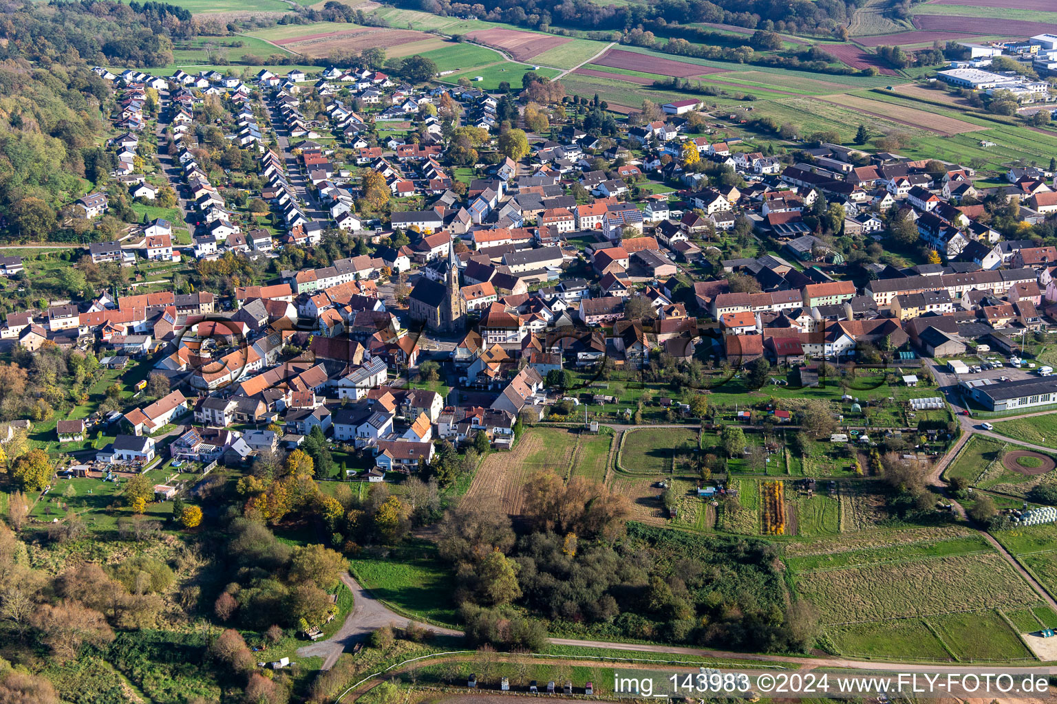 Vue aérienne de Du nord-ouest à le quartier Webenheim in Blieskastel dans le département Sarre, Allemagne
