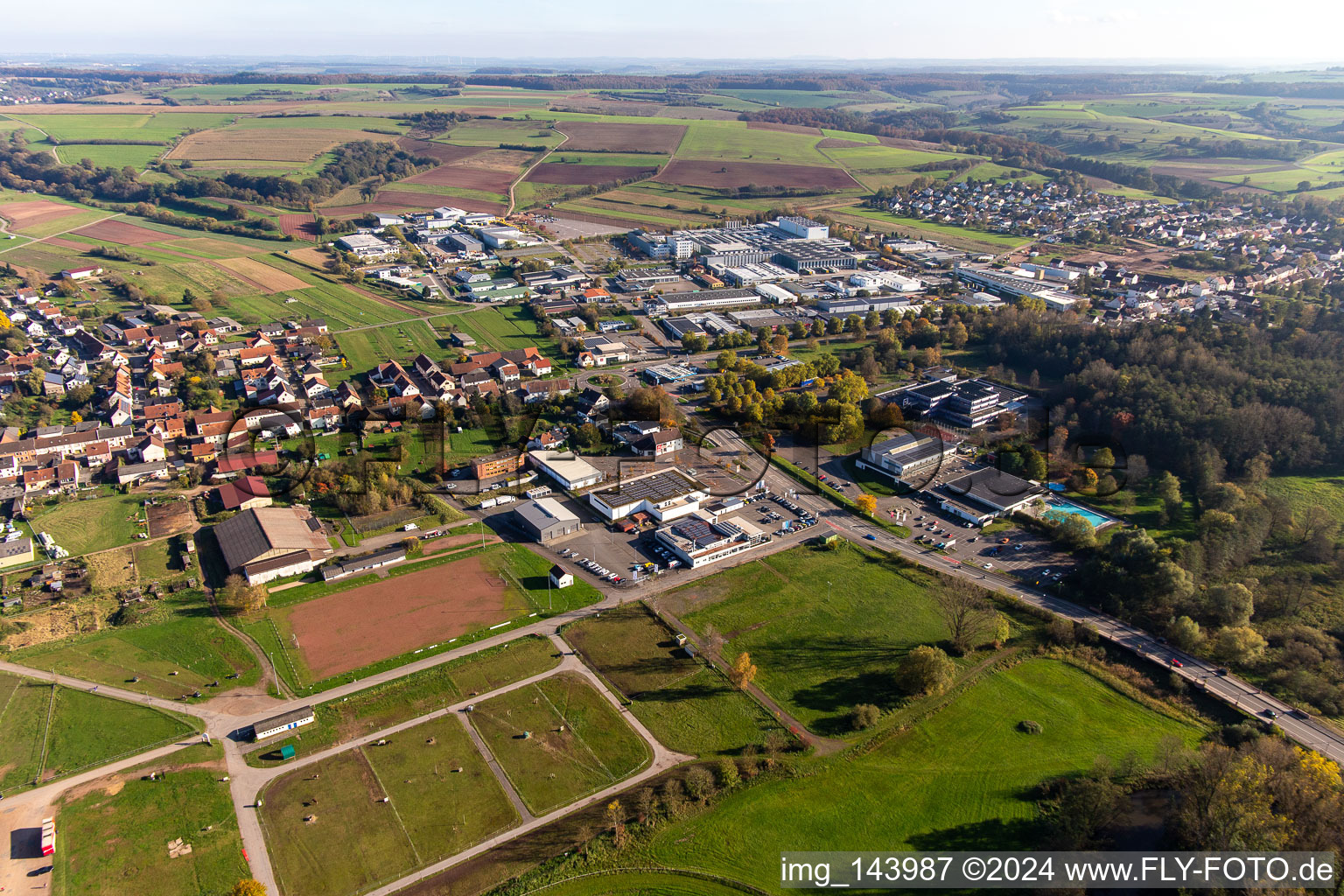 Photographie aérienne de Zone industrielle dans le Krummenäckern à le quartier Webenheim in Blieskastel dans le département Sarre, Allemagne
