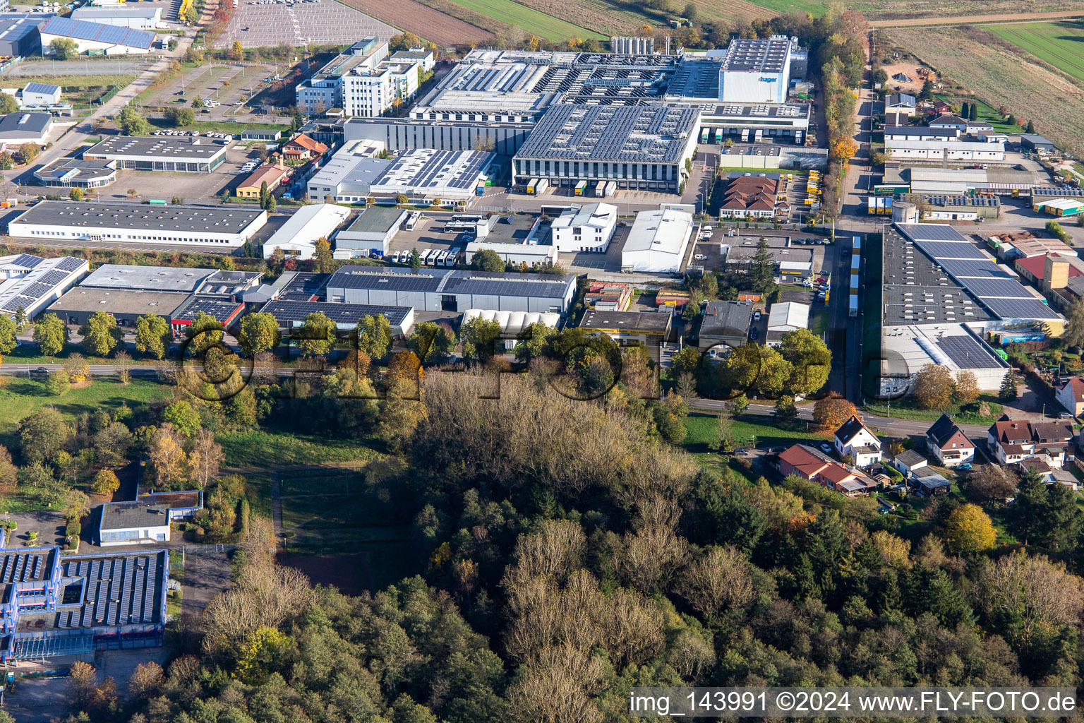 Zone industrielle dans le Krummenäckern à le quartier Webenheim in Blieskastel dans le département Sarre, Allemagne d'en haut