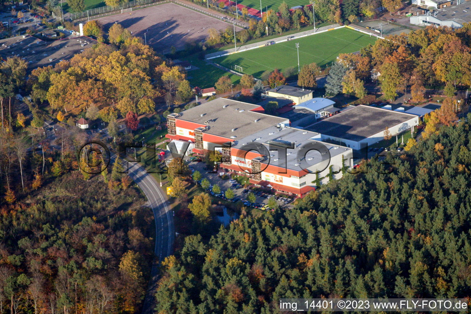 Vue aérienne de Magasin de meubles Gilb à le quartier Herxheim in Herxheim bei Landau dans le département Rhénanie-Palatinat, Allemagne