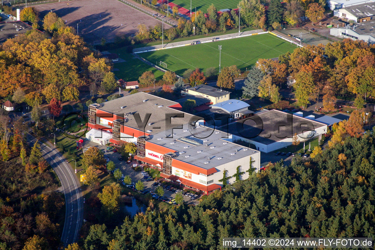 Vue aérienne de Meubles Jaune à le quartier Herxheim in Herxheim bei Landau dans le département Rhénanie-Palatinat, Allemagne