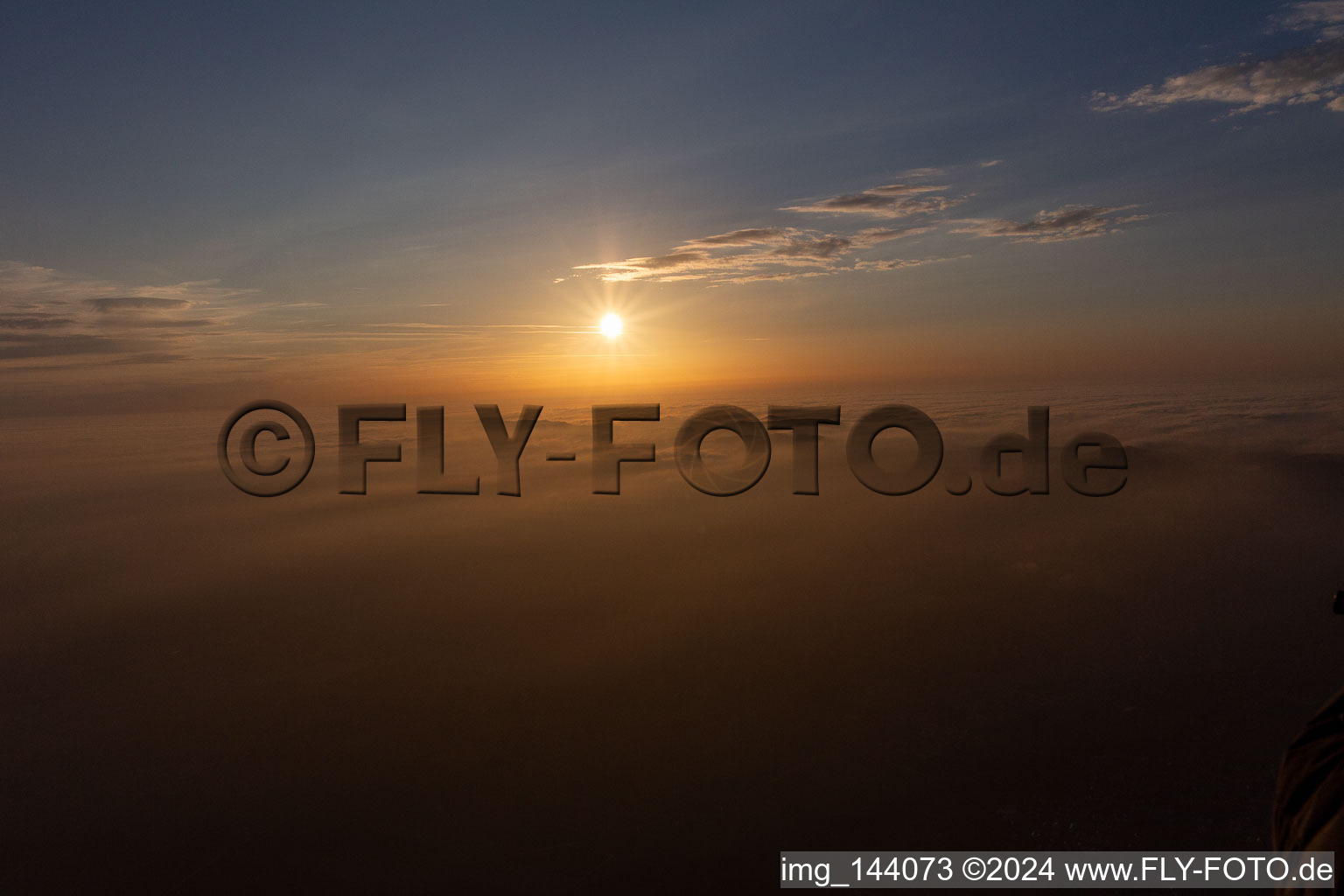 Vue aérienne de Coucher de soleil sur les Vosges du Nord et la forêt du Palatinat à Climbach dans le département Bas Rhin, France