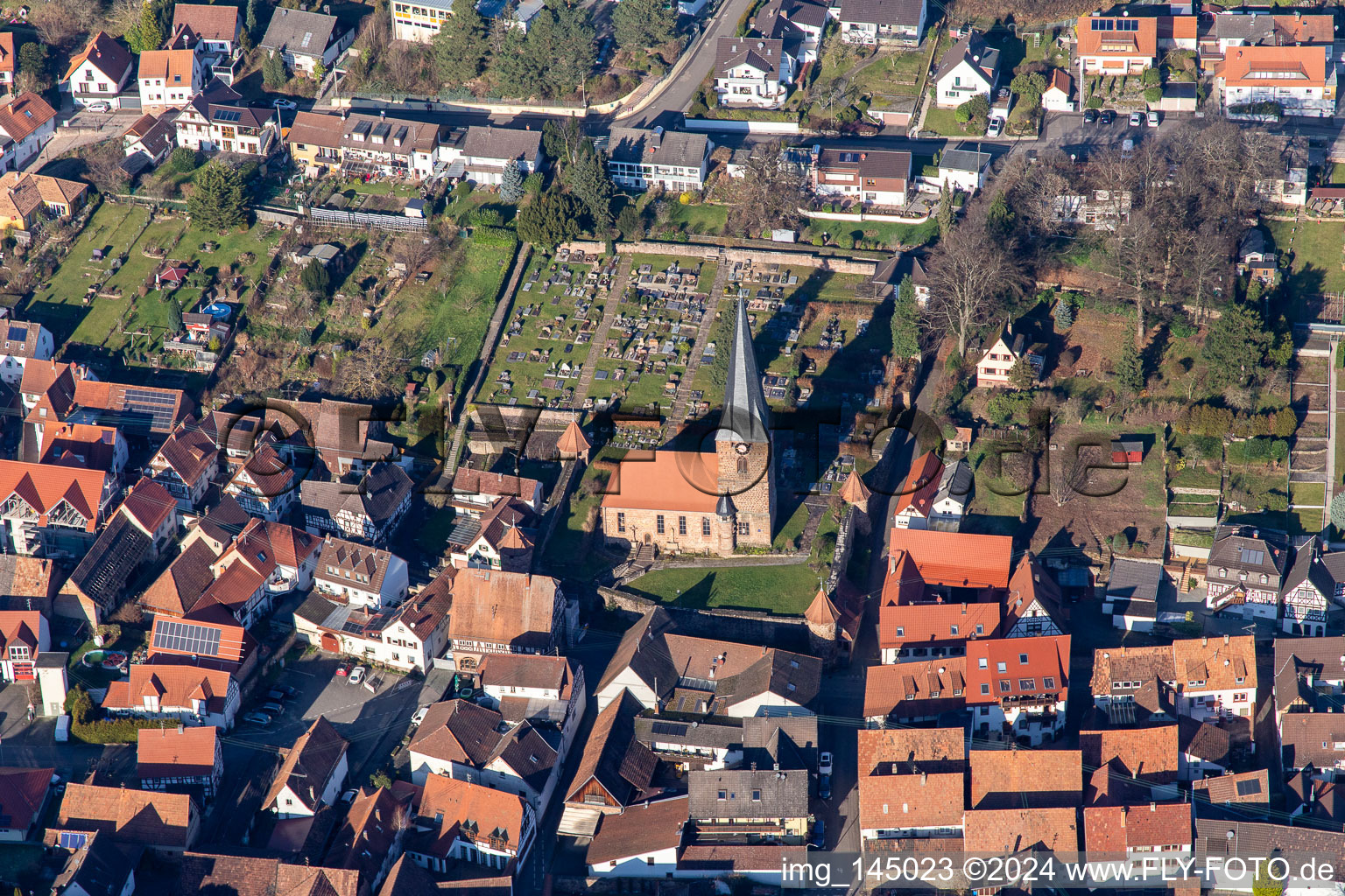 Vue aérienne de Église simultanée de Saint-Martin à Dörrenbach dans le département Rhénanie-Palatinat, Allemagne