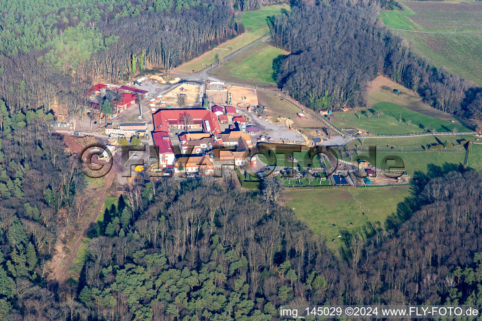 Vue oblique de Monastère de Liebfrauenberg à Bad Bergzabern dans le département Rhénanie-Palatinat, Allemagne