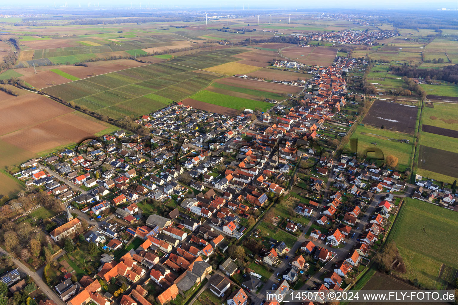 Vue aérienne de Vue de la ville depuis le sud-ouest à Freckenfeld dans le département Rhénanie-Palatinat, Allemagne
