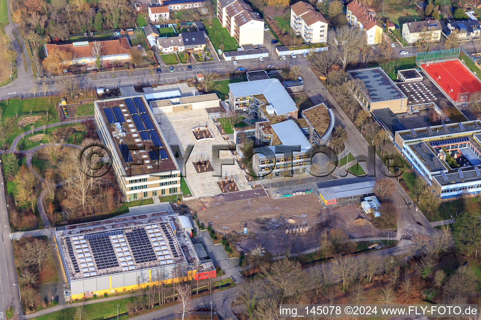 Vue aérienne de IGS Kandel avec nouvelle cour à Kandel dans le département Rhénanie-Palatinat, Allemagne