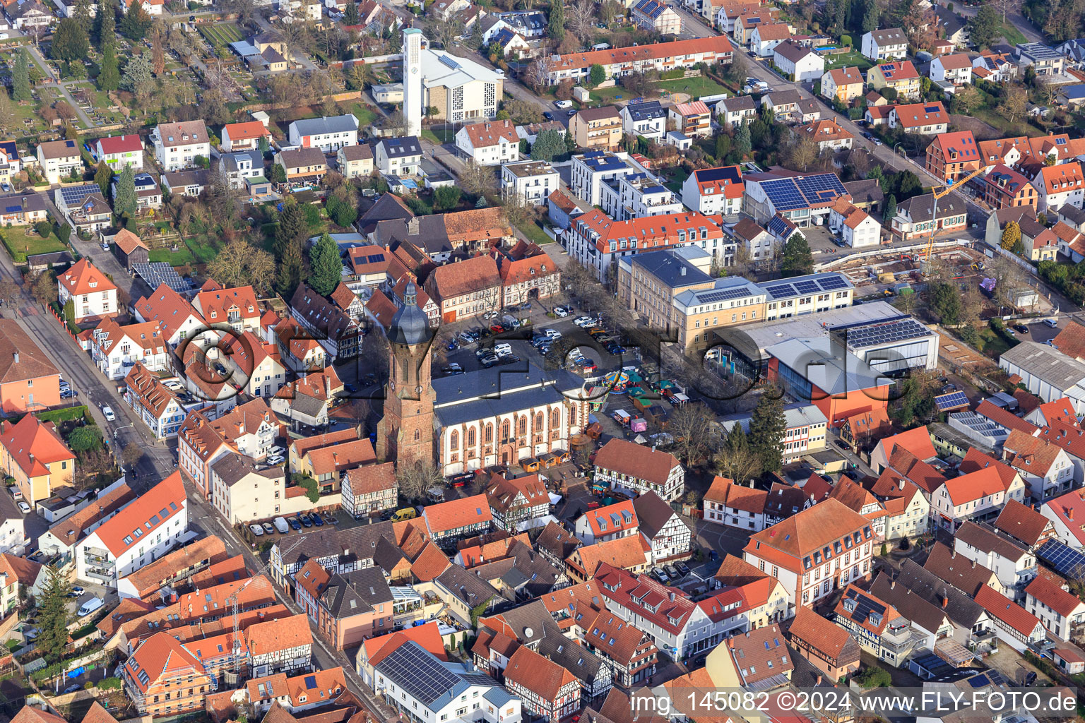 Vue aérienne de Marché de l'Épiphanie sur la place du marché à Kandel dans le département Rhénanie-Palatinat, Allemagne