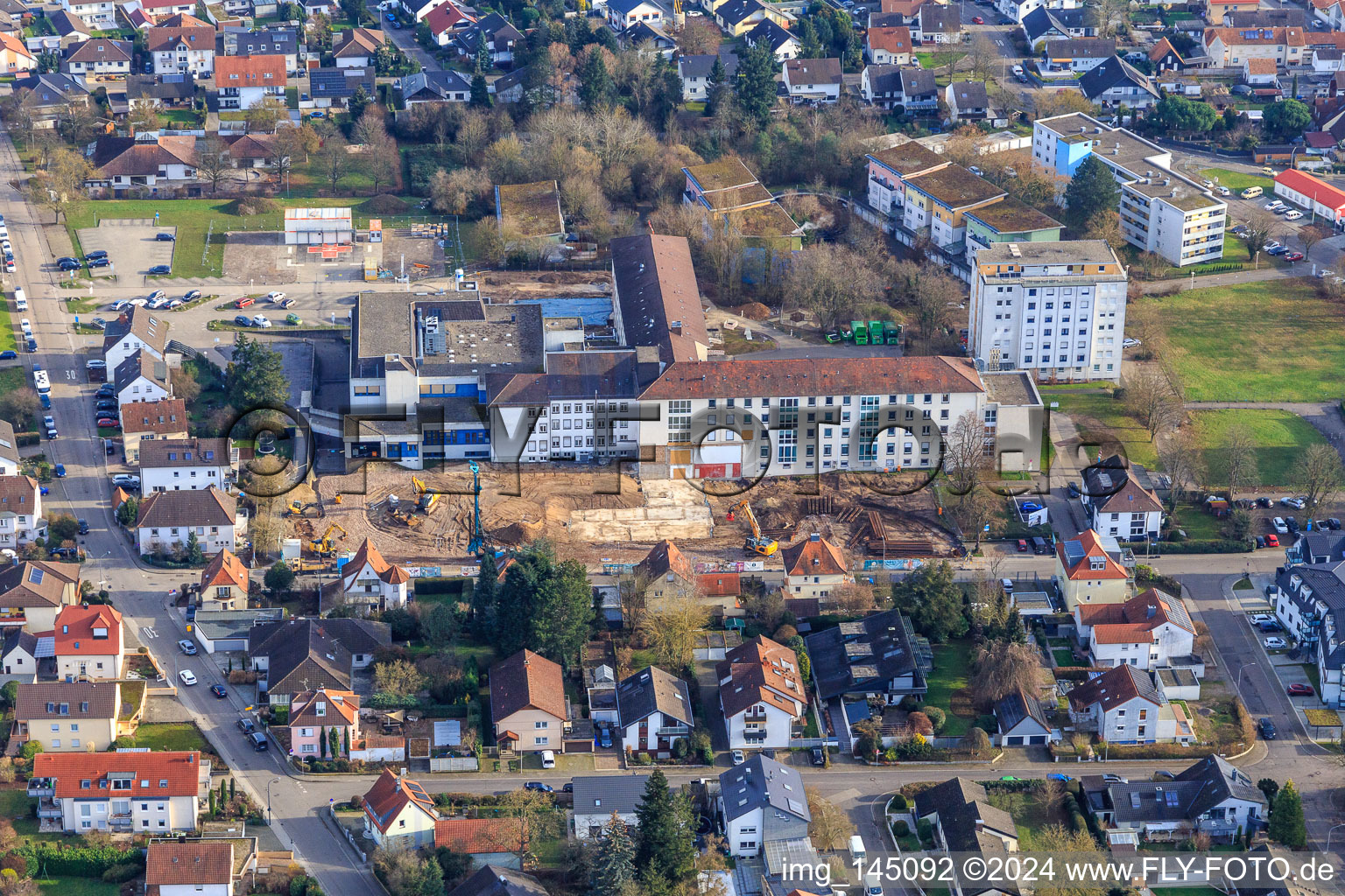 Vue aérienne de Chantier de construction pour la rénovation de l'Asklpios Südpfalzkliniken à Kandel dans le département Rhénanie-Palatinat, Allemagne