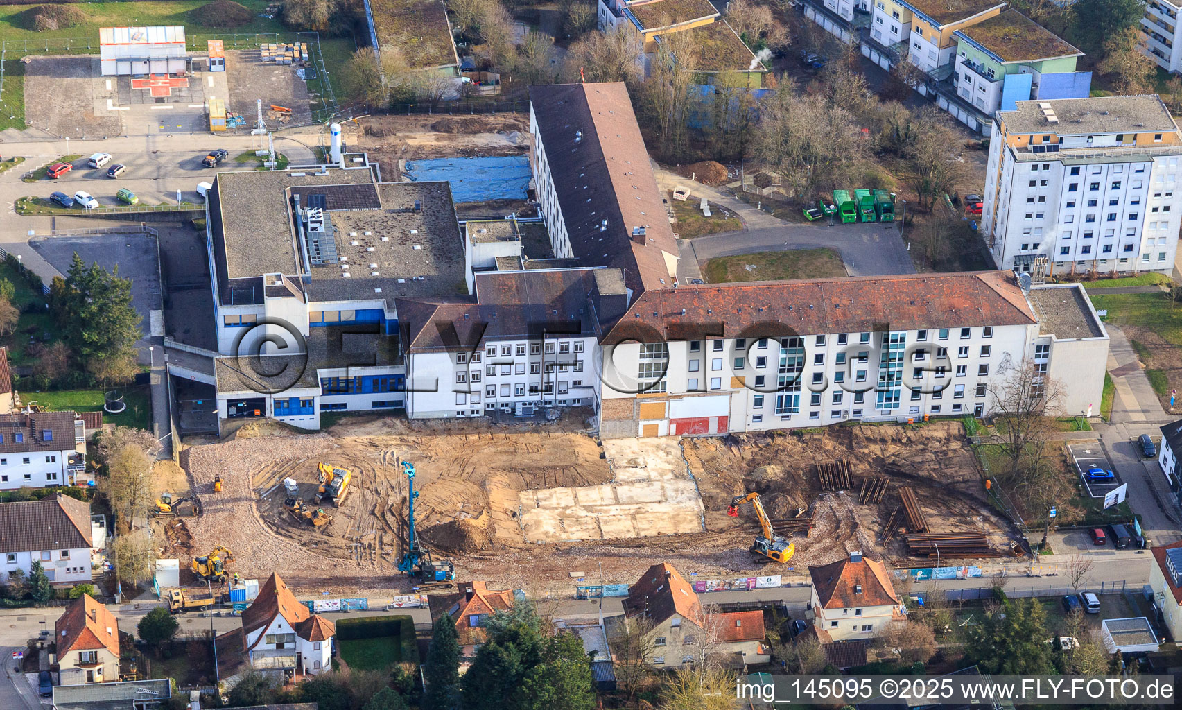 Vue aérienne de Chantier de construction pour la rénovation de l'Asklpios Südpfalzkliniken à Kandel dans le département Rhénanie-Palatinat, Allemagne