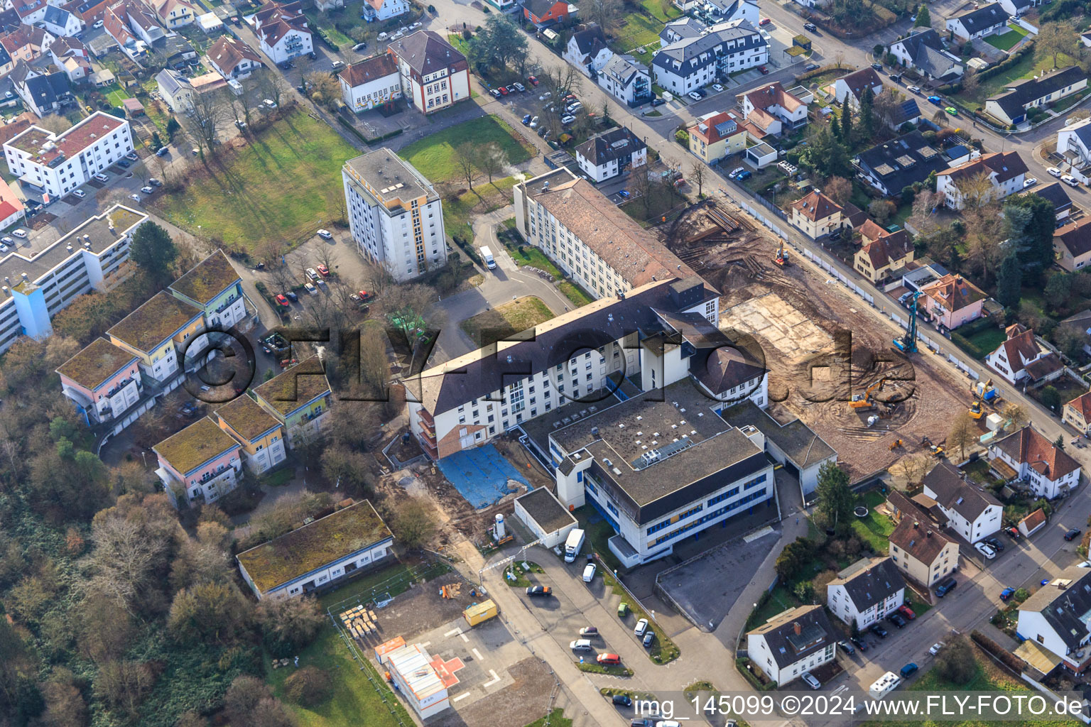 Chantier de construction pour la rénovation de l'Asklpios Südpfalzkliniken à Kandel dans le département Rhénanie-Palatinat, Allemagne d'en haut