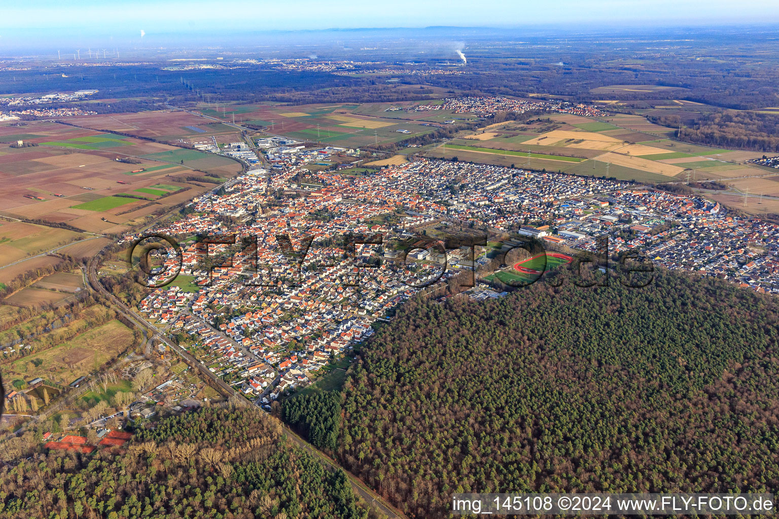 Vue aérienne de Vue de la ville depuis le sud-ouest à Rülzheim dans le département Rhénanie-Palatinat, Allemagne