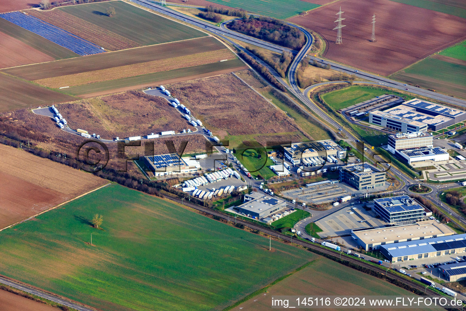 Photographie aérienne de Zone industrielle dans la vallée de Spire à Rülzheim dans le département Rhénanie-Palatinat, Allemagne