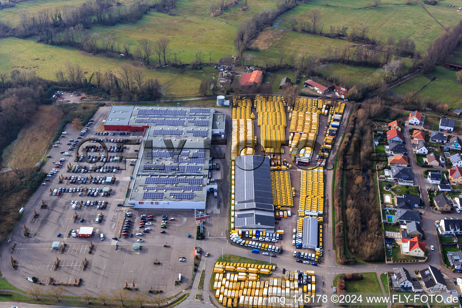 Vue aérienne de Engel&Engelk GmbH Concessionnaire automobile et parc de mode Röther dans le centre du Palatinat-Sud à Rohrbach dans le département Rhénanie-Palatinat, Allemagne