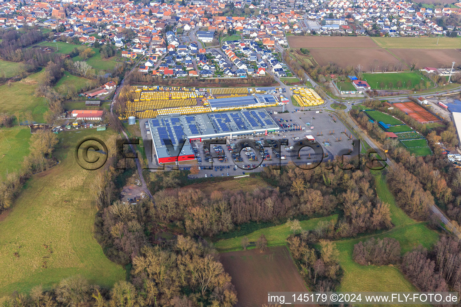 Photographie aérienne de Engel&Engelk GmbH Concessionnaire automobile et parc de mode Röther dans le centre du Palatinat-Sud à Rohrbach dans le département Rhénanie-Palatinat, Allemagne